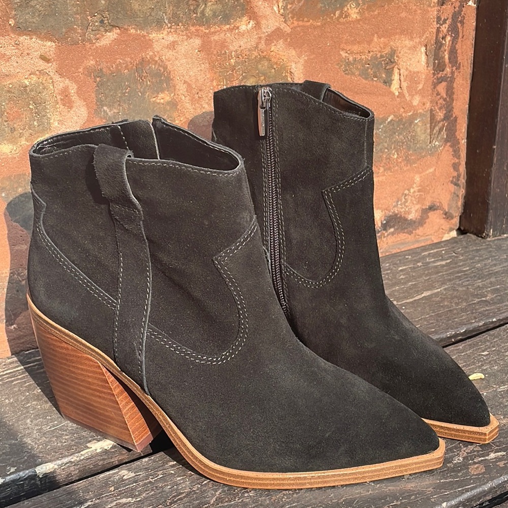 Vince Camuto Women's Gredile Pointed Toe Boot Stacked Heel Suede Black